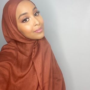 Meet your Posher, Amina
